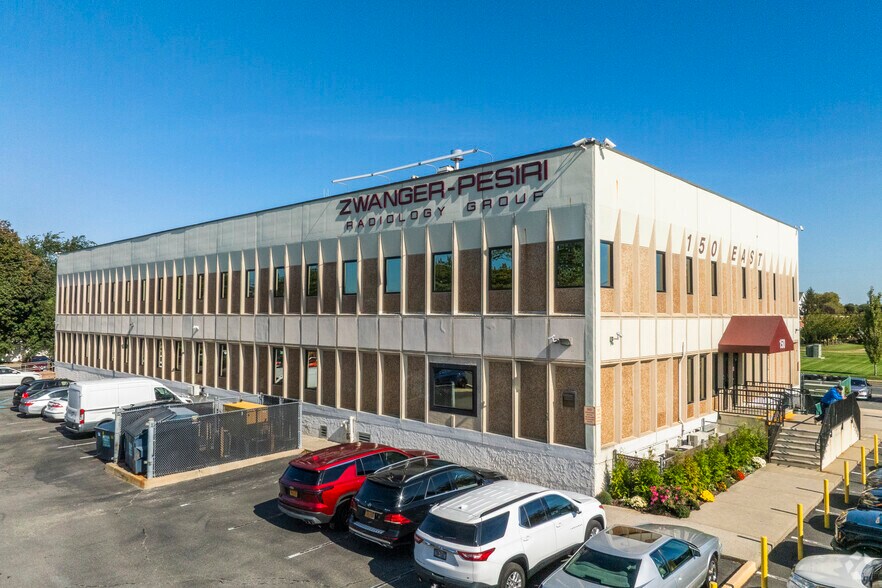 More Photos Of 150 E Sunrise Hwy, Lindenhurst Medical For Lease