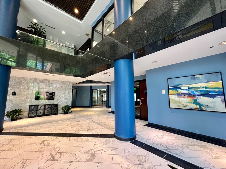 More Photos Of 308 N Peters Rd, Knoxville Office For Lease