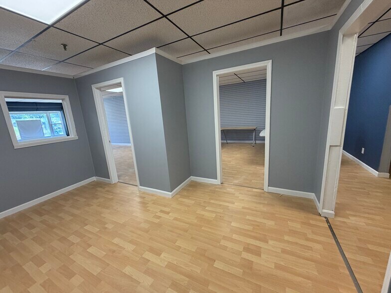 More Photos Of 1794 Bridge St, Dracut Storefront For Sale