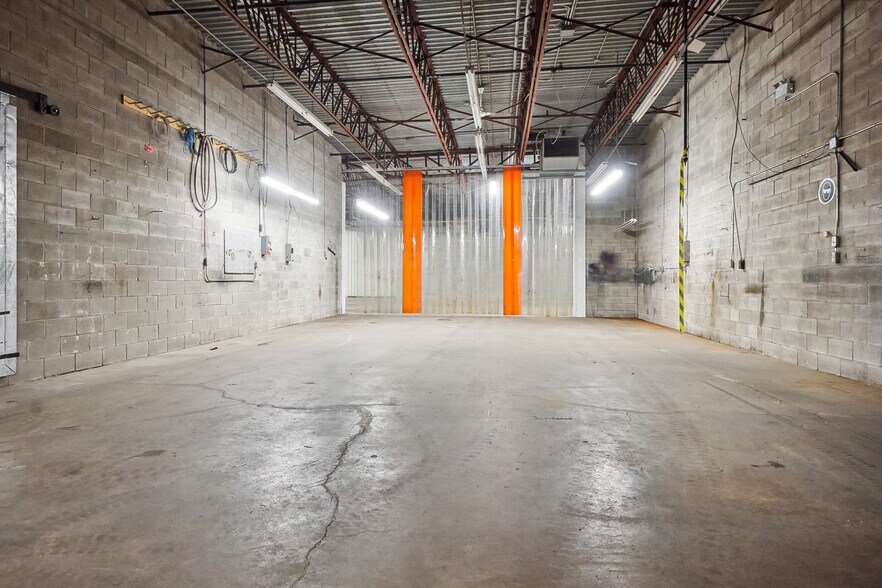 More Photos Of 800 Rue Pierre-Caisse, Saint-jean-sur-richelieu Manufacturing For Lease