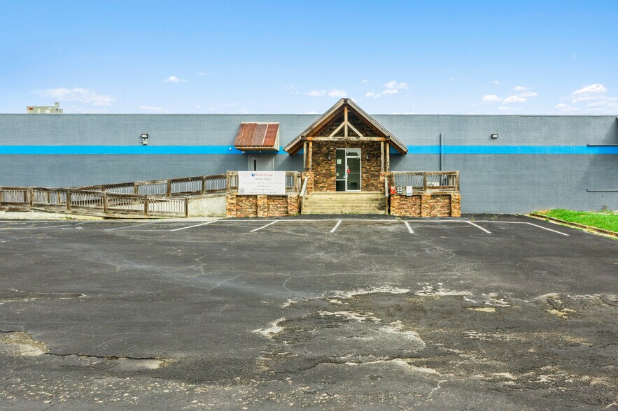 More Photos Of 321 Hamric Dr W, Oxford Self Storage For Sale