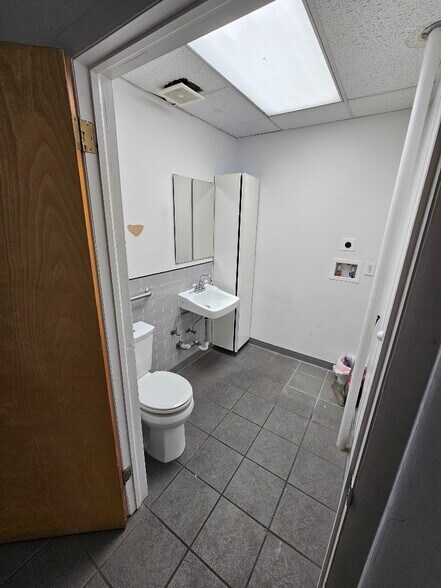 More Photos Of 8620 Jamaica Ave, Jamaica Office Residential For Lease