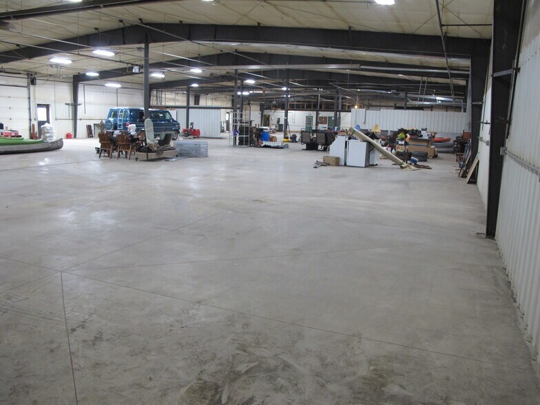 More Photos Of 713 E Main St, Waukon Manufacturing For Sale