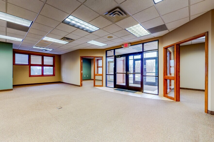 More Photos Of 11175 205th St W, Lakeville Storefront Retail Office For Lease