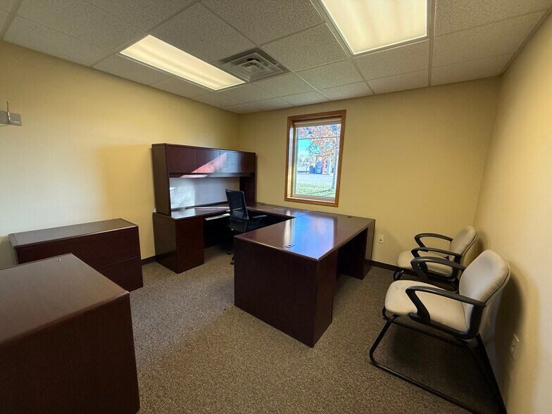 More Photos Of 1627 4th Ave W, Monroe Office For Lease