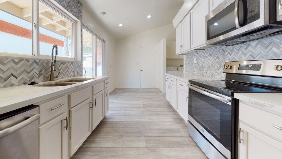 More Photos Of 5270-72 Manhasset Dr @ Redding Dr, San Diego Apartments For Sale