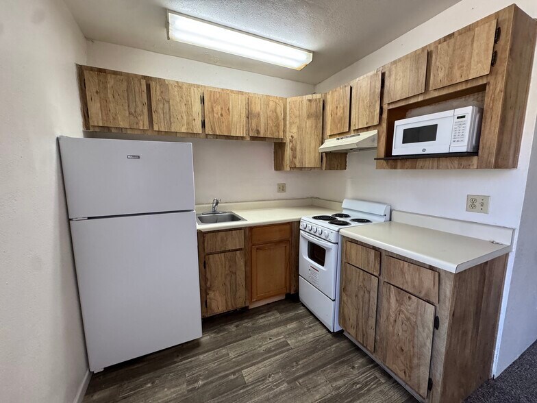 More Photos Of 190 W Valencia Rd, Tucson Apartments For Sale