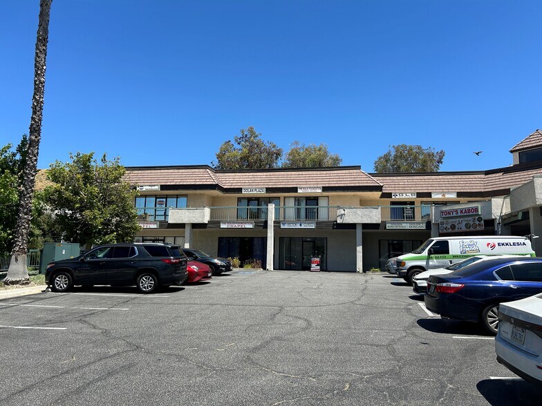 More Photos Of 18333 Dolan Way, Santa Clarita Storefront Retail Office For Lease