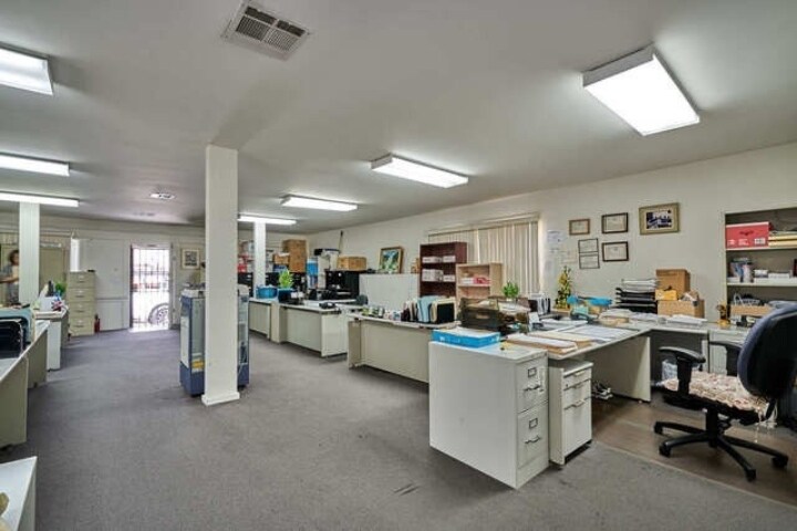 More Photos Of 220 N Oxford Ave, Los Angeles Office Residential For Sale