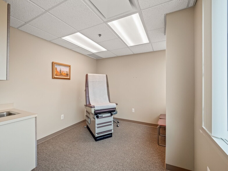 More Photos Of 1455 S Lapeer Rd, Lake Orion Hospital For Lease