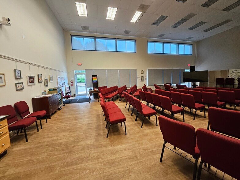 More Photos Of 22135 Davis Dr, Sterling Light Distribution For Lease