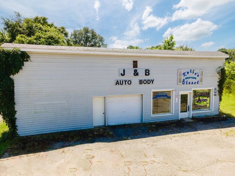 More Photos Of 210 W Main St, Hartford Freestanding For Sale