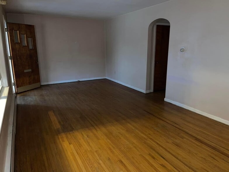 Primary Photo Of 1717 W Market St, Pottsville Apartments For Sale