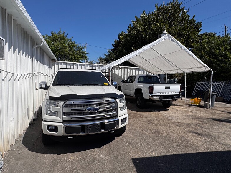 More Photos Of 19001 NW 2nd Ave, Miami Auto Dealership For Lease