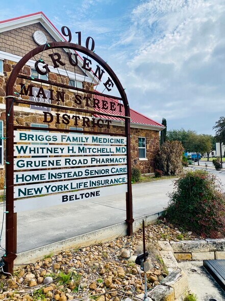 More Photos Of 910 Gruene Rd, New Braunfels Medical For Lease
