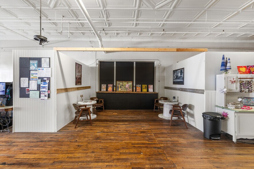 More Photos Of 120 N Elm St, Henderson Storefront Retail Residential For Sale