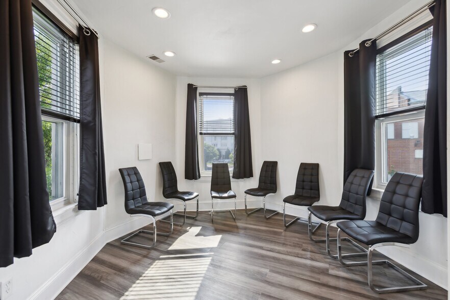 More Photos Of 925 U St NW, Washington Restaurant For Lease