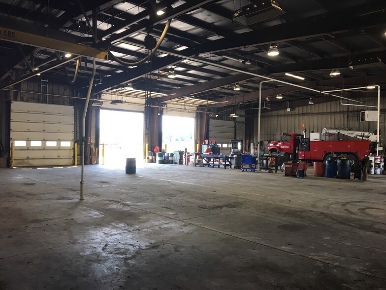 More Photos Of 2727 Transport Rd, Cleveland Flex For Lease