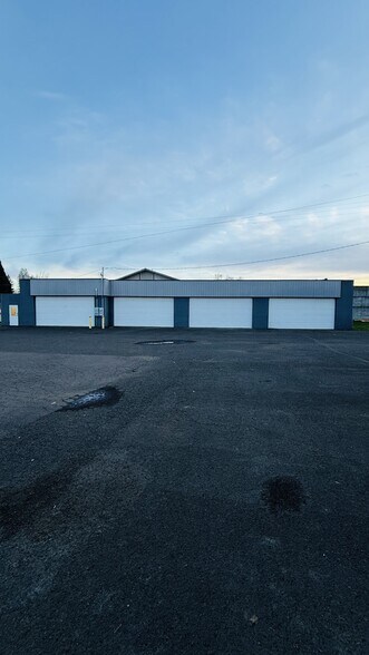 Primary Photo Of 201 NE Polk Station Rd, Dallas Storefront Retail Office For Lease