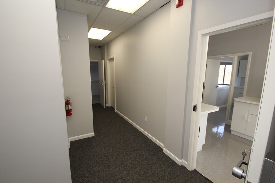 More Photos Of 87 Main St, North Reading Light Manufacturing For Sale