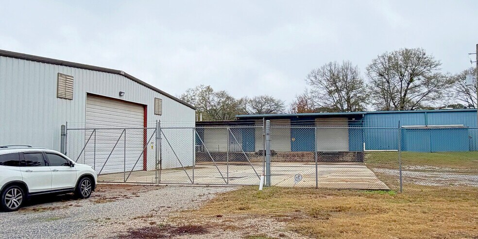 More Photos Of 1207 Butler St, Oxford Warehouse For Sale