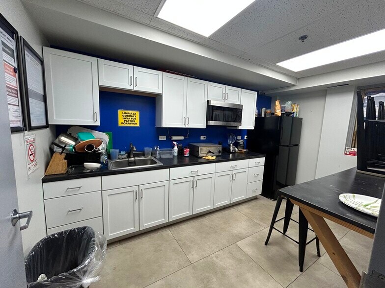 More Photos Of 3375 W Grand Ave, Waukegan Auto Dealership For Sale