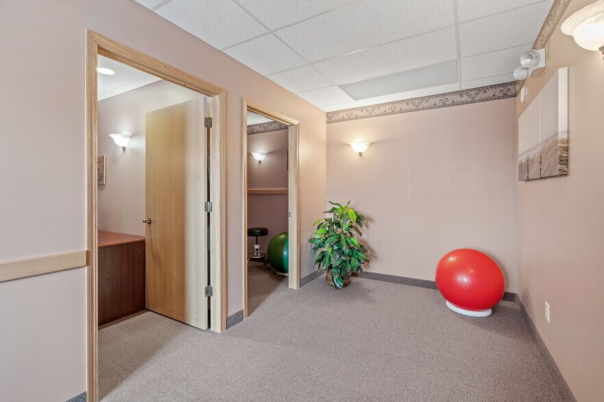 More Photos Of 3366-3368 NW Bunker Lake Blvd, Andover Medical For Sale