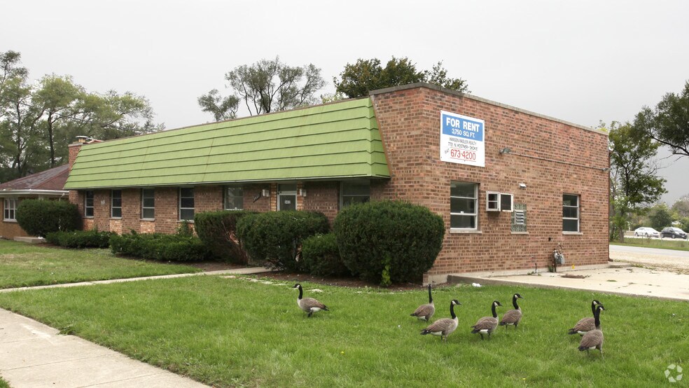 Primary Photo Of 5432 Howard St, Skokie Warehouse For Lease