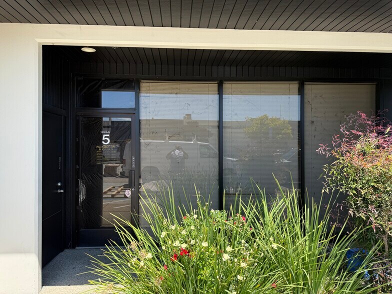 More Photos Of 1100 Industrial Rd, San Carlos Research And Development For Sale