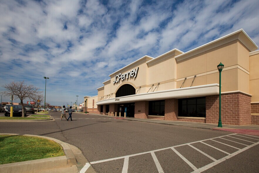 More Photos Of S I-35 Service Rd, Moore Unknown For Lease