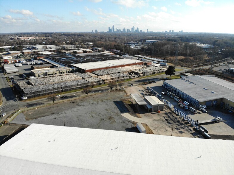 More Photos Of 855 N Hoskins Rd, Charlotte Warehouse For Lease