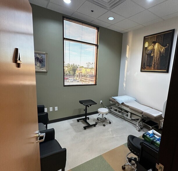 More Photos Of 9139 W Thunderbird Rd, Peoria Medical For Lease