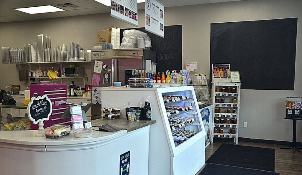 More Photos Of 3510-3526 NE Vivion Rd, Kansas City Unknown For Lease