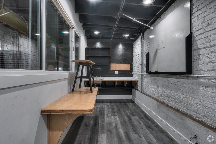 More Photos Of 3050 N Western Ave, Chicago Industrial For Lease