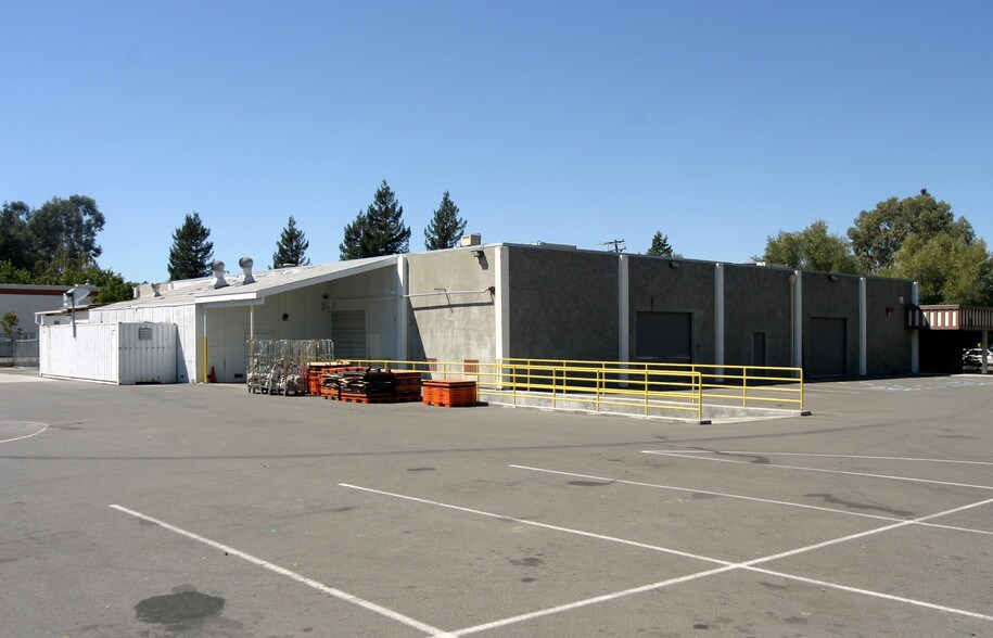 More Photos Of 940 Detroit Ave, Concord Warehouse For Lease