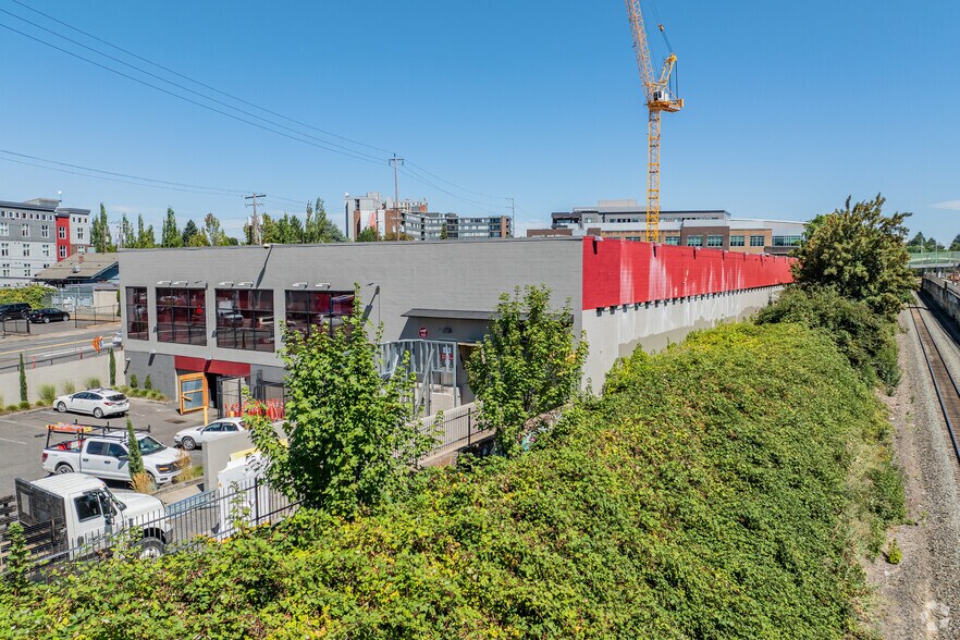 More Photos Of 4030 NE Halsey St, Portland Freestanding For Lease