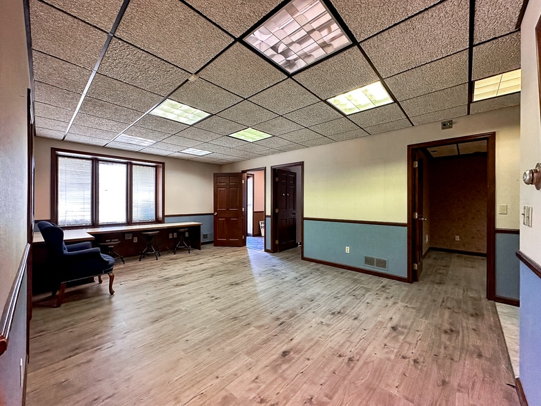 More Photos Of 2014 S Calhoun St, Fort Wayne Manufacturing For Sale