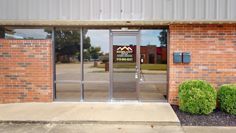 More Photos Of 2109 N Yellowood Ave, Broken Arrow Light Distribution For Lease