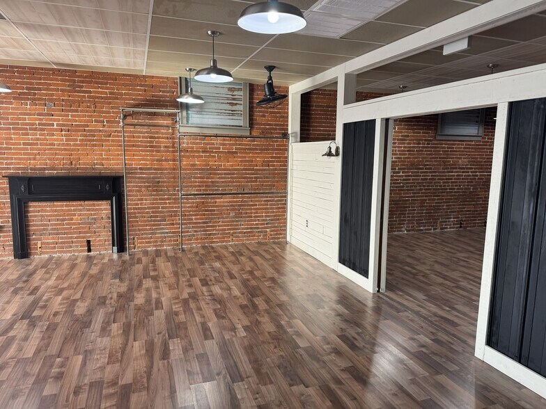 More Photos Of 2231 W Franklin, Evansville Freestanding For Lease