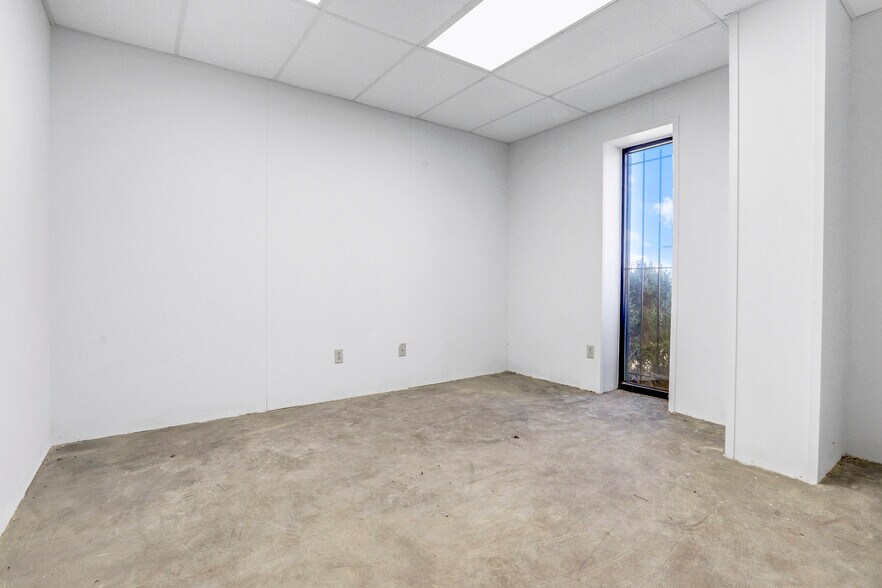 More Photos Of 3908 N Frankford Ave, Lubbock Warehouse For Sale