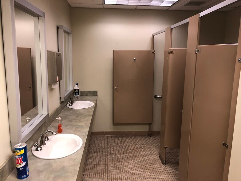 More Photos Of 1235 Southlake Cir, Morrow General Retail For Lease