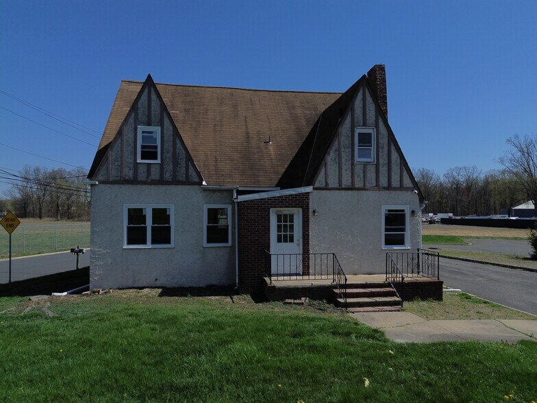 More Photos Of 8 Quarry Ln, North Brunswick Land For Lease