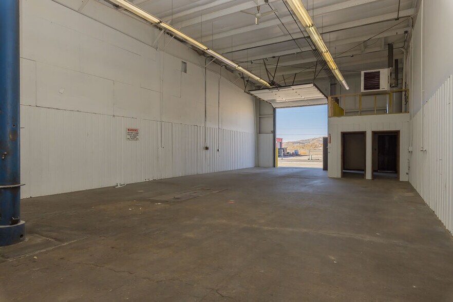 More Photos Of 1 Bowker Rd, Rock Springs Warehouse For Lease