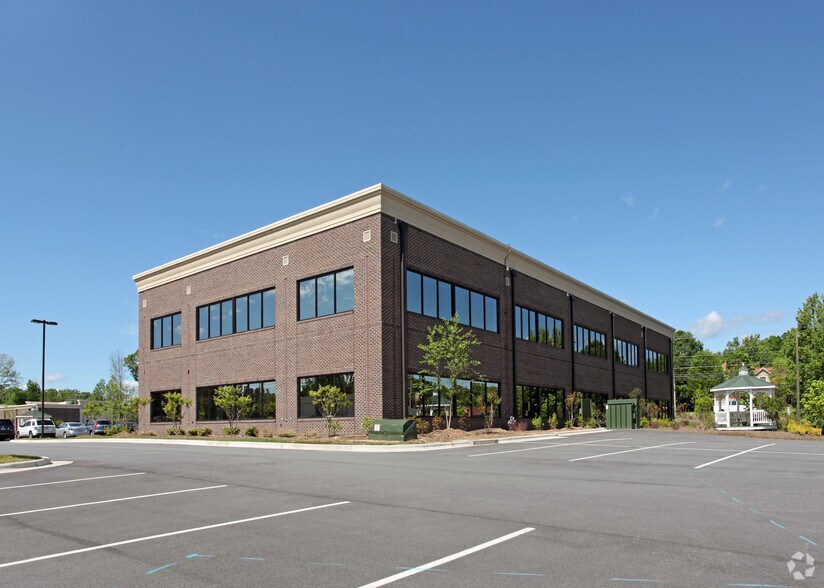 More Photos Of 1400 Eastchester Dr, High Point Office For Sale