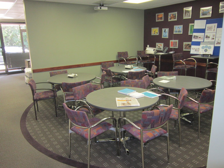 More Photos Of 1665-1695 Elk Blvd, Des Plaines Office For Lease