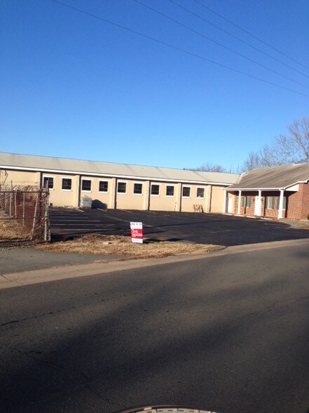 More Photos Of 1117 Tyler St, Fredericksburg Warehouse For Lease