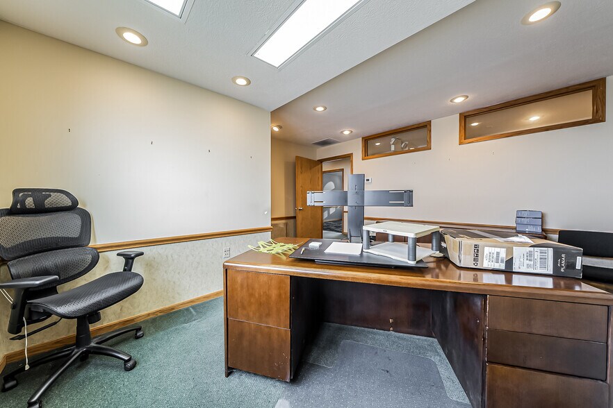 More Photos Of 4259 Lake Rd, Lorain Office For Sale