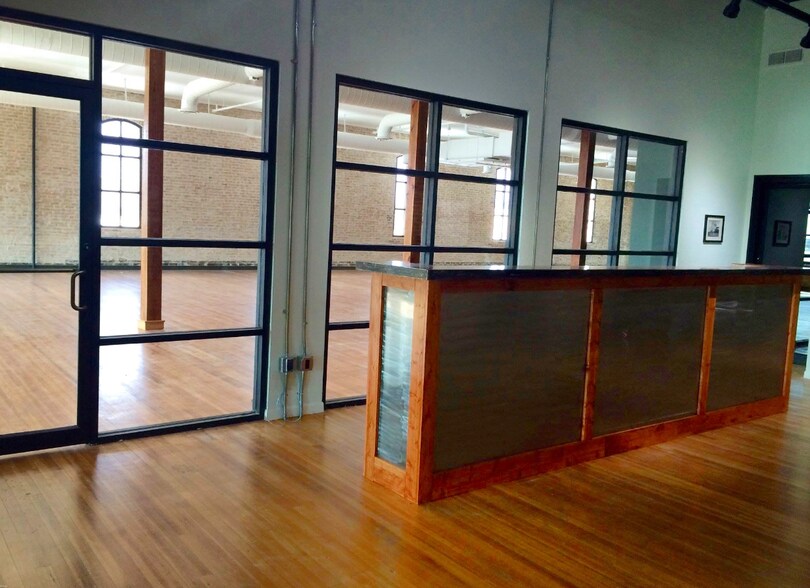 More Photos Of 201 N Main St, Taylor Storefront Retail Office For Sale