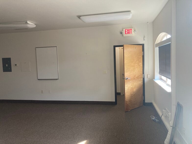 More Photos Of 202 Wasco Loop, Hood River Warehouse For Lease