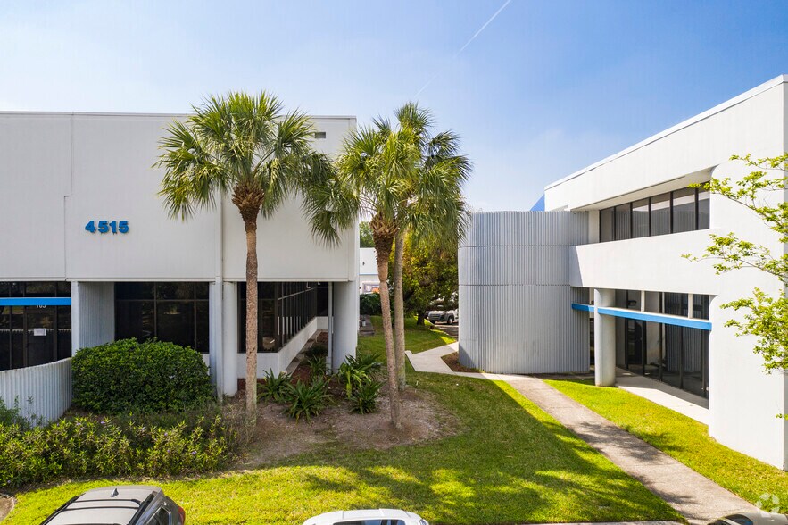 More Photos Of 8402 Laurel Fair Cir, Tampa Unknown For Lease